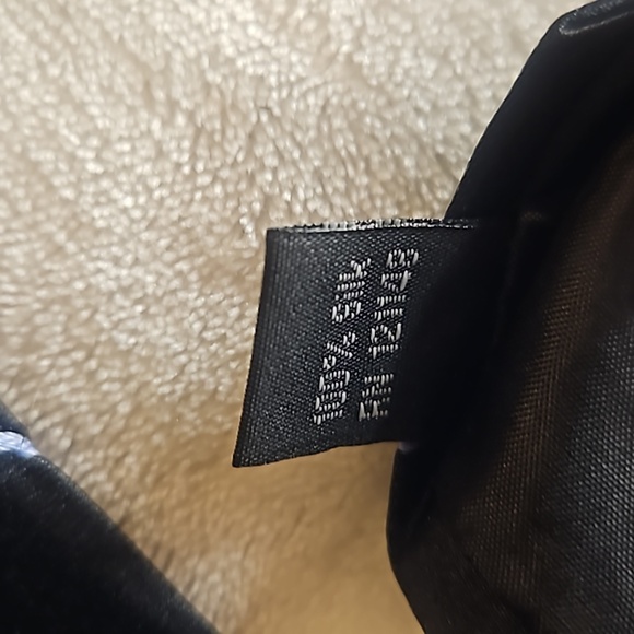 Michael Kors 100% Silk Tie. - Picture 7 of 13